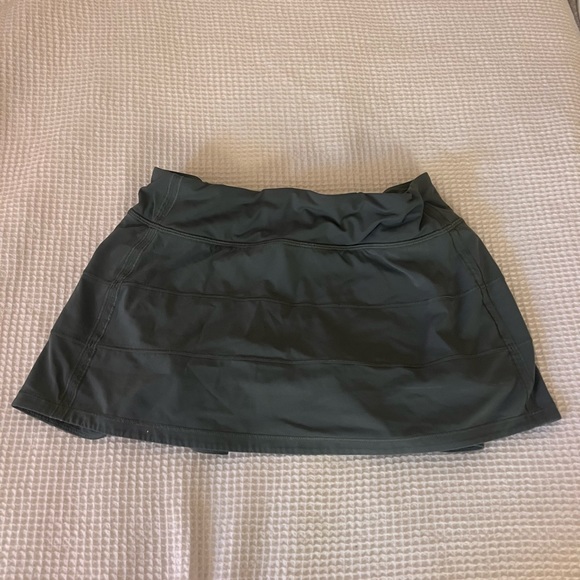 lululemon athletica Dresses & Skirts - Lululemon Pace Rival Skirt Size 6